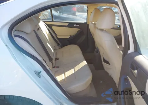 2011 Volkswagen Jetta 2.5L Se z USA, uszkodzony, nr VIN 3VWDZ7AJ2BM319355